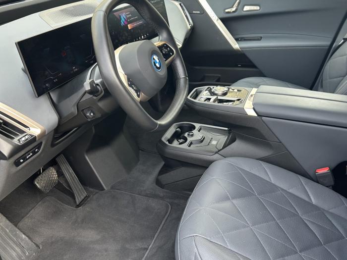 BMW IX50