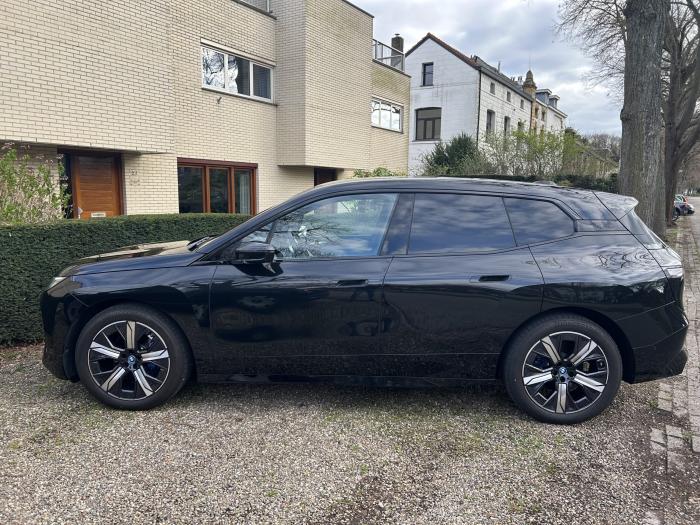 BMW IX50