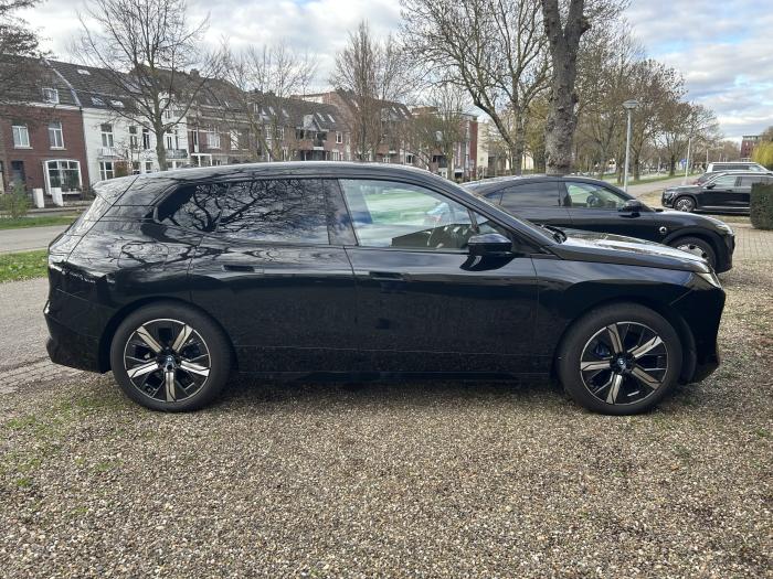 BMW IX50