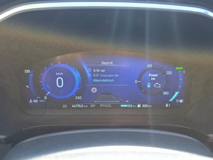 ford-kuga-vignale