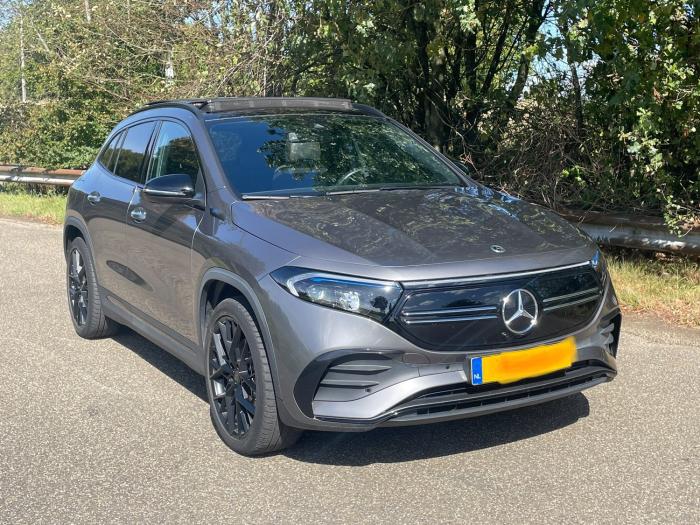 mercedes-benz-eqa-250-amg-line