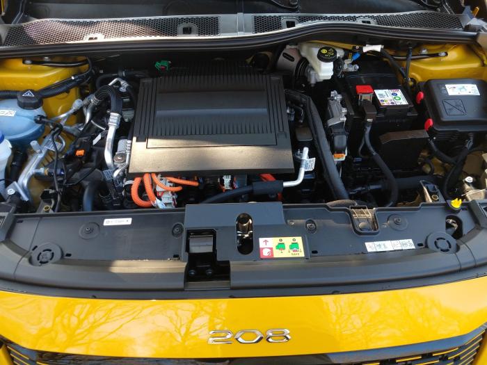 peugeot-e-208-14